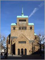 Minden. Die Baugeschichte des heutigen Doms St. Gorgonius und St. Petrus geht auf das Jahr 1072 zurck. Zuvor gab es schon zwei Vorgngerbauten, die jedoch zerstrt wurden. Das Bistum Minden wurde um 800 von Kaiser Karl dem Groen gegrndet. 08.03.2015