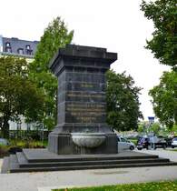 Koblenz, der Kastorbrunnen, 1812 errichtet, gehrt seit 2002 zum UNESCO-Welterbe, Sept.2014