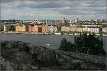Blick vom Felsen des Skinnarviksparken auf Sdermal ber den Riddarfjrden nach Kungsholmen. 17.8.2007 (Matthias)