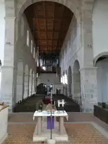 Heidenheim, Mittelschiff im M�nster St. Wunibald, dreischiffige Pfeilerbasilika, erbaut von 1170 bis 1200, Chor erbaut von 1340 bis 1363 (18.03.2015)