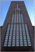 Wilhelmshaven. Im 50 m hohen Turm des Rathauses befindet sich ein Wasserbehlter, der noch heute einen Teil der Trinkwasserversorgung der Stadt sichert.
22.03.2015