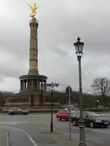 Gro�er Stern mit Siegess�ule am 01. April 2015, in der N�he befindet sich das Bismarck-Nationaldenkmal sowie ein Denkmal f�r Moltke.