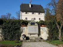 Schloss Artelshofen, viergeschossiger turmartiger Hauptbau mit Walmdach, im Kern 14. Jahrhundert (05.04.2015)