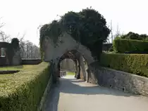 L�rrach, Burgruine R�tteln, das S�dtor, gesehen vom Innenhof der Vorburg, M�rz 2015