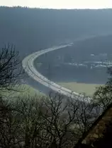 L�rrach, Blick von der Burgruine R�ttel auf einen Teil der Autobahnbr�cke der A98 �ber das Wiesental, geh�rt mit 1211m L�nge zu den l�ngsten Stra�enbr�cken in Deutschland, er�ffnet 1983, M�rz 2015