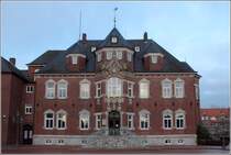 Wittmund. Das Kreishaus im letzten Licht des Tages. 23.04.2015