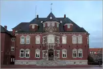 Wittmund. Das Kreishaus im letzten Licht des Tages. 23.04.2015