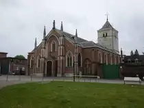 Munsterbilzen, Kirche Unsere lieben Frau Maria Himmelfahrt, neugotisch erbaut von 1851 bis 1852, sp�tgotischer Turm (25.04.2015)