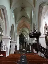 Br�ssel, Innenraum der St. Nikolaus Kirche (26.04.2015)