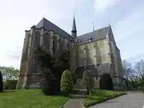 Leuven, Sint Kwinten Kirche, erbaut im 15. Jahrhundert durch Matheus de Layens, 
dreischiffiges Langhaus, Querhaus und Chor, Brabanter Hochgotik (27.04.2015)