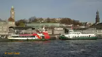 Hamburg am 28.11.2011: Die Landungsbr�cken mit dem dahinterliegenden gleichnamigen U-Bahnhof, links der Uhrturm mit dem Wasserstandsanzeiger, rechts die Michaeliskirche  /