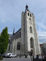 Mechelen, Kirche Unsere Lieben Frau jenseits der Dijle, erbaut im 16. Jahrhundert mit 115 Meter hohen Backsteinturm (27.04.2015)