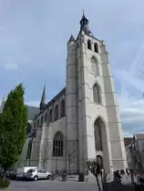Mechelen, Kirche Unsere Lieben Frau jenseits der Dijle, erbaut im 16. Jahrhundert mit 115 Meter hohen Backsteinturm (27.04.2015)