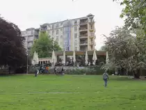 Blick in den Volkspark am Weinbergsweg in Berlin Mitte an der Veteranenstrasse am 14. Mai 2015. Hier wurde zu Beginn des 18. Jahrhunderts Wein angebaut. Das Klima in Berlin sorgte bei diesem Vorhaben f�r ein baldiges Ende. 