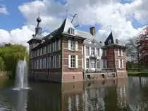 Schoten, Wasserschloss Kasteel van Schoten, erstmals erw�hnt 1232, seit 1955 Kulturzentrum (28.04.2015)