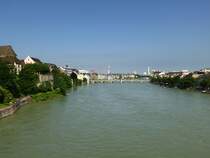 Basel, Blick von der Wettsteinbrcke rheinabwrts zur Mittleren Rheinbrcke, Mai 2015