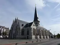 Beveren, Sint Martinus Kirche am Grote Markt, erbaut im 11. Jahrhundert, erweitert von 1839 bis 1840 (29.04.2015)