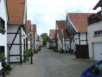 Die Kleine Stra�e beherbergt noch alte Fachwerkh�user, welche in den letzten Jahren renoviert worden sind.