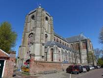 Veere, Kirche Onze Lieve Vrouwe, erbaut 1479, Chor wird als Kirche genutzt, Langschiff fr Ausstellungen (30.04.2015)