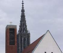 Ulm - Mnster mit Wengenkirche im Vordergrund