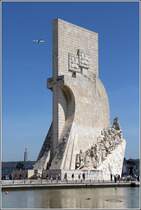 Lissabon. Das Denkmal der Entdeckungen in Belm. Links im Hintergrund ist die Cristo Rei Statue in Almada zu sehen. 10.05.2015