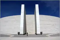 Fatima. Die R�ckseite der kreisrunden Igreja da Santissima Trindade. Sie hat einen Durchmesser von 125 m. 09.05.2015