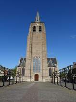 Wouw, St. Lambertus Kirche, erbaut ab 1270, Kirchturm von 1480 (30.04.2015)