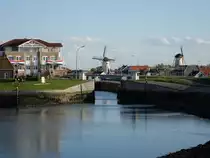 Wemeldinge, M�hlen De Hoop und Aeolus am Hafen (30.04.2015)