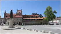 Lamego. N�rdliche Seitenansicht der S� mit dem vorgelagerten Kreuzgang. 07.05.2015