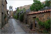 Castelo Rodrigo. Dorfstra�e mit dem Torre do Rel�gio. 04.05.205