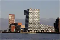 Rotterdam. In diesem au�ergew�hnlichen Geb�ude an der Lloydkade ist ein Teil der Hochschule Rotterdam untergebracht. 08.06.2015