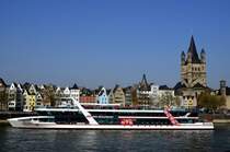 Blick auf die Altstadt von Kln mit der Kirche Gro St. Martin (16.04.2015)