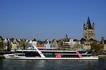 Blick auf die Altstadt von K�ln mit der Kirche Gro� St. Martin (16.04.2015)