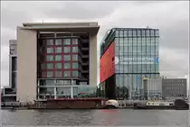 Amsterdam. Die modernen Geb�ude der Bibliothek und des Conversatorium an der Oosterdokskade. 09.06.2015