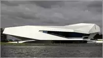 Amsterdam. Das futuristisch gestaltete EYE Film Institut wurde jenseits des IJ errichtet. 09.06.2015