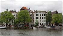 Amsterdam. Huserzeile an der Amstel. 09.06.2015