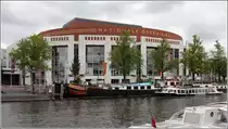 Amsterdam. Das Nationale Opern- und Ballethaus steht am Ufer der Amstel. 09.06.2015