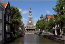 Alkmaar. Im alten Waaggebouw aus dem 16. Jahrhundert ist heute Hollands Kaasmuseum untergebracht. Auf den Grachten - hier der Zijdam - k�nnen Rundfahrten unternommen werden. 10.06.2015