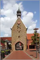 Quakenbr�ck. Die Hohe Pforte in der Langen Stra�e. Es ist das letzte von ehemals f�nf Stadttoren und wurde 1485 erbaut. Der Dachreiter stammt aus dem Jahr 1782. 22.05.2015