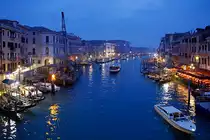 Abendliches und winterliches Venedig, Blick von der Rialto-Br�cke auf den Canal Grande. 16. Jan. 2015, 17:16