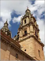 Salamca. Die T�rme der Iglesia de la Clericia. Der Geb�udekomplex, zu dem die Kirche geh�rt, wurde im 18. Jahrhundert von Jesuiten errichtet und ist heute Sitz der P�pstlichen Universit�t von Salamanca. 05.05.2015