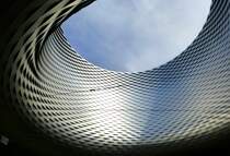 Basel, das architektonisch auffllig gestaltete  Guckloch  in den Messehallen der Neuen Messe Basel, Juni 2015