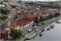 Vila Nova de Gaia. Vom Ufer des Douro zieht sich das Viertel mit den Lagerh�usern der Portweinhersteller in die Stadt hinein. 08.05.2015
