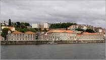 Porto. Das Alfandega Nova am Ufer des Douro wurde in den 1860er Jahren als neues Zollgebude errichtet. Heute beherbergt es u.a. das Verkehrs- und Kommunikationsmuseum. 02.05.2015