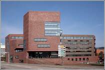 Dieses 2004 eingeweihte Geb�ude der Hochschule Bremerhaven (Geb�ude S) wurde von den Architekten Kister, Scheithauer und Gross, K�ln, entworfen. Daf�r erhielten sie 2006 den 1. Preis des BDA. Aufnahmedatum: 23.09.2007