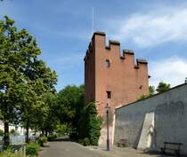 Basel, ein Teil der ehemaligen Stadtbefestigung von Kleinbasel unmittelbar am Rheinufer, Juni 2015