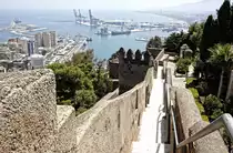 Aussicht auf M�laga von Castillo de Gibralfaro. Aufnahmedatum: 19. Juli 2014.