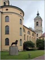 Weingarten. Im Klosterinnenhof, der an die Basilika St. Martin grenzt, steht eine Kopie des Braunscheiger Lwen. Sie erinnert daran, das hier vom 9. bis 11. Jahrhundert der Stammsitz der Welfen war. 08.07.2015