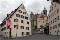 Weingarten. Am anderen Ende der Kirchstra�e befindet sich der M�nsterplatz mit dem Martinusbrunnen. Hier beginnt die Treppe, die zur Basilika hinauff�hrt. 08.07.2015
