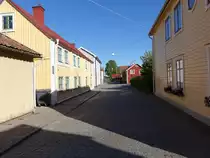 Vadstena, Holzh�user in der Sk�nningegatan Stra�e (16.06.2015)